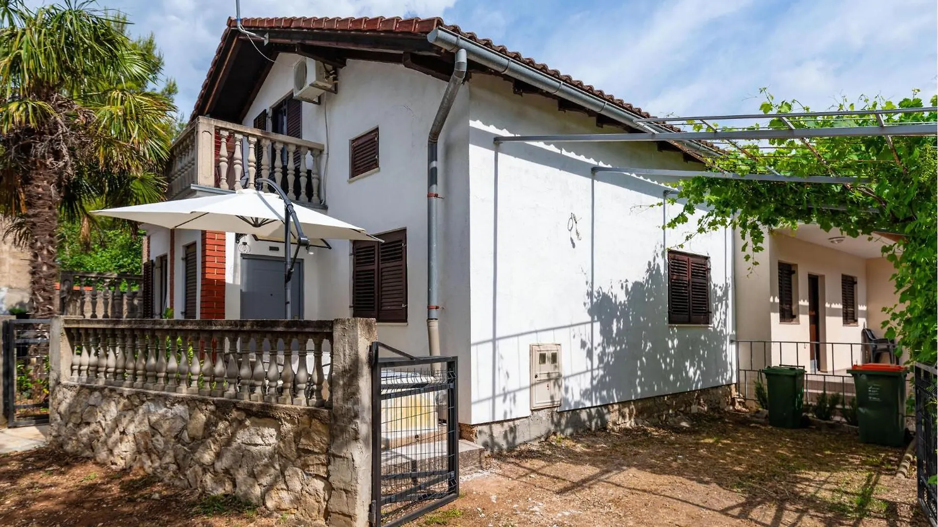 2 Bedroom Lovely Apartment In Krusevo Krusevo (Zadar)
